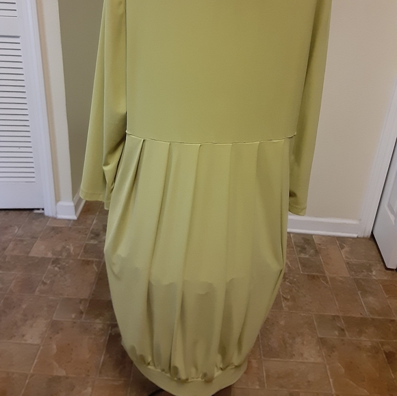 Metrostyle Dress - Picture 3 of 3